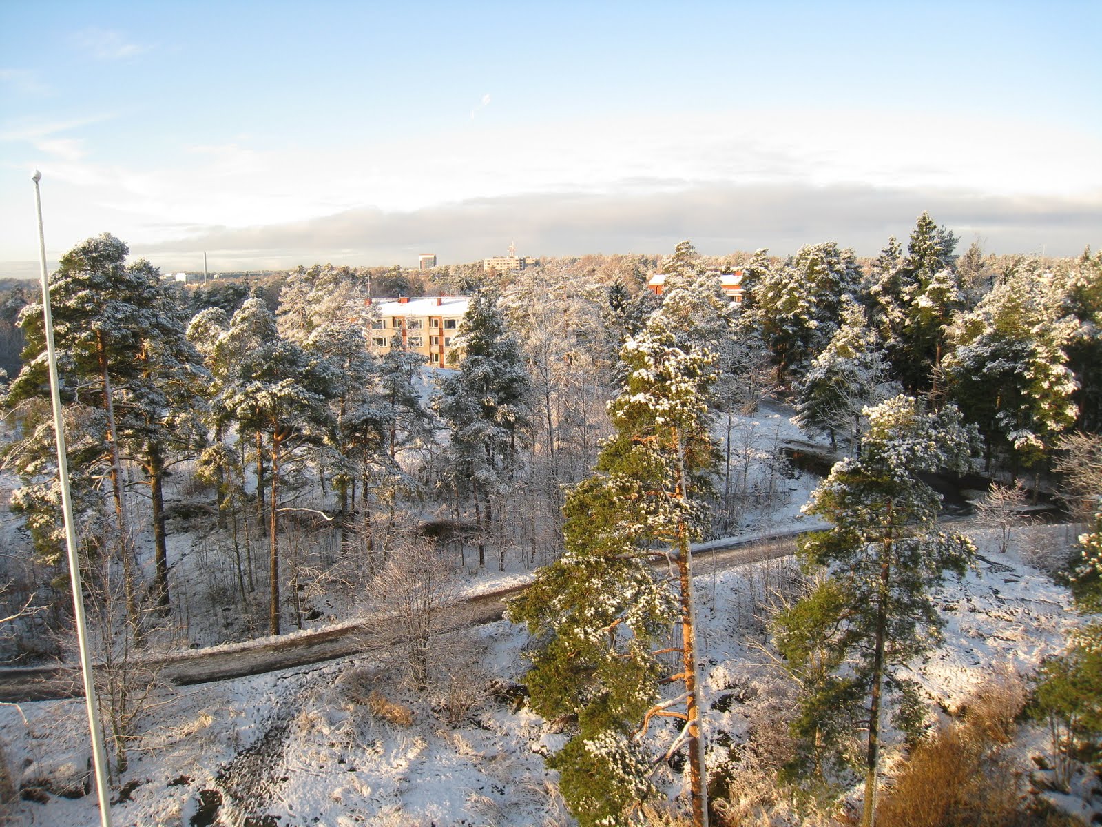 [Helsinki+-+Neve+com+sol.JPG]