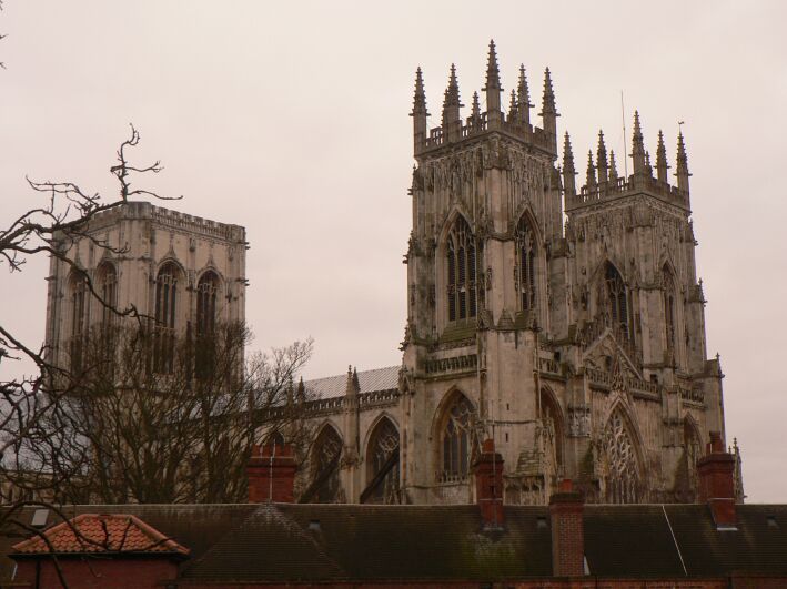 [yorkminster+from+the+wall.jpg]