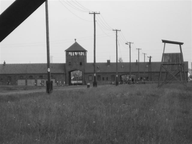 [2006-06-20+Auschwitz+064e+(Small).jpg]