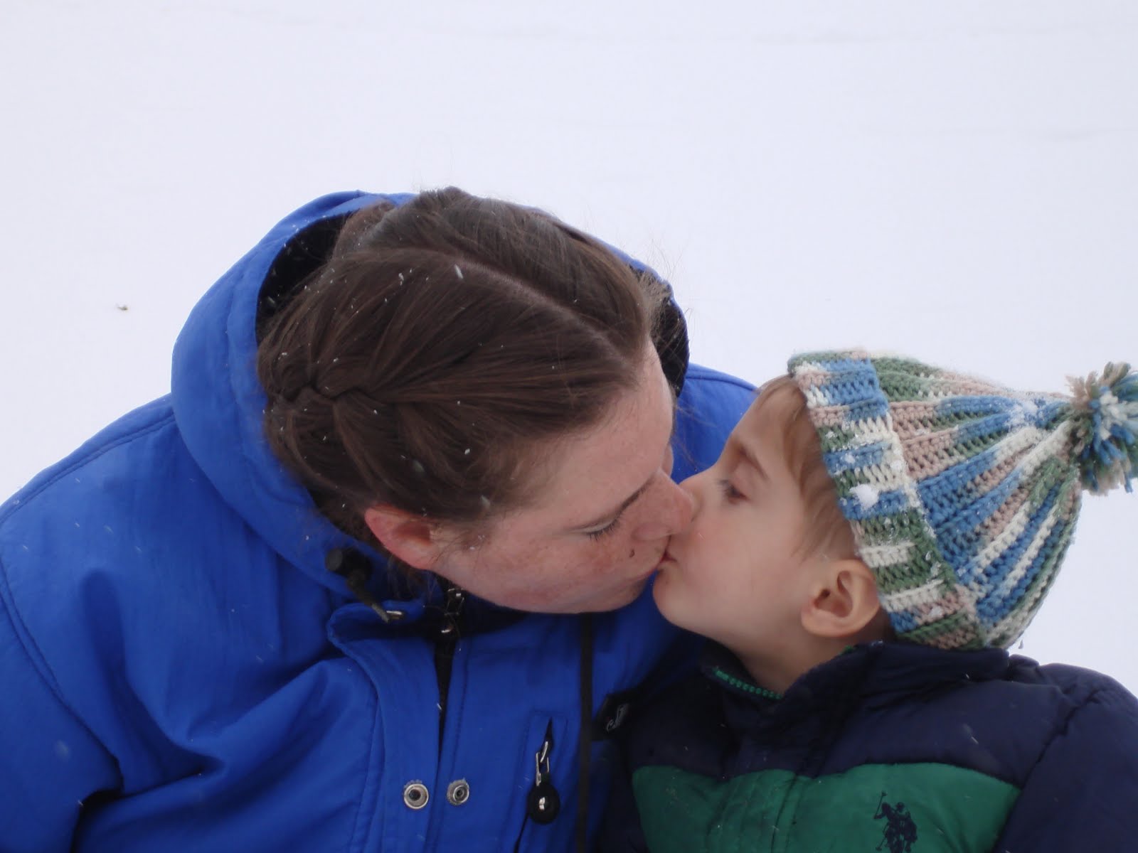 [Casey+and+Sebby+Snow+Kiss.jpg]