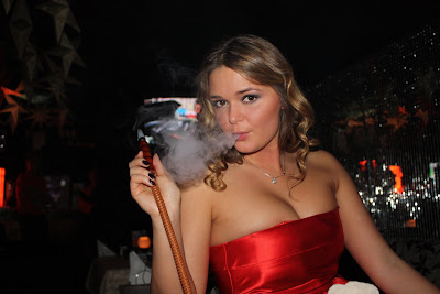 girl with hookah