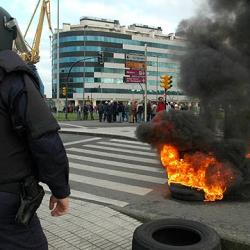 [Protestas_trabajadores_Naval_Gijon.jpg]