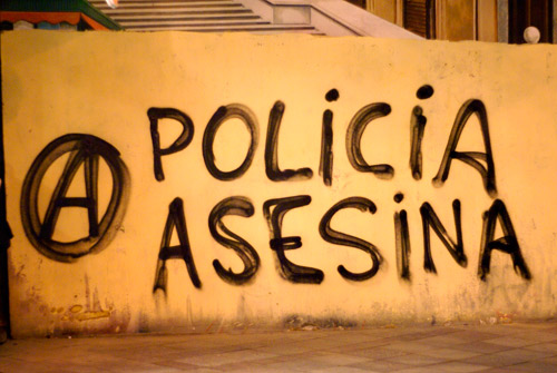 [policia-asesina.jpg]