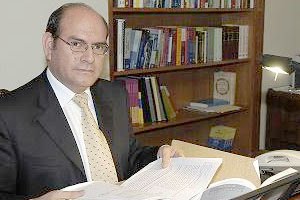 [César+Landa.jpg]