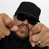Rapper Ice-T trabalhando com novato do Brooklyn