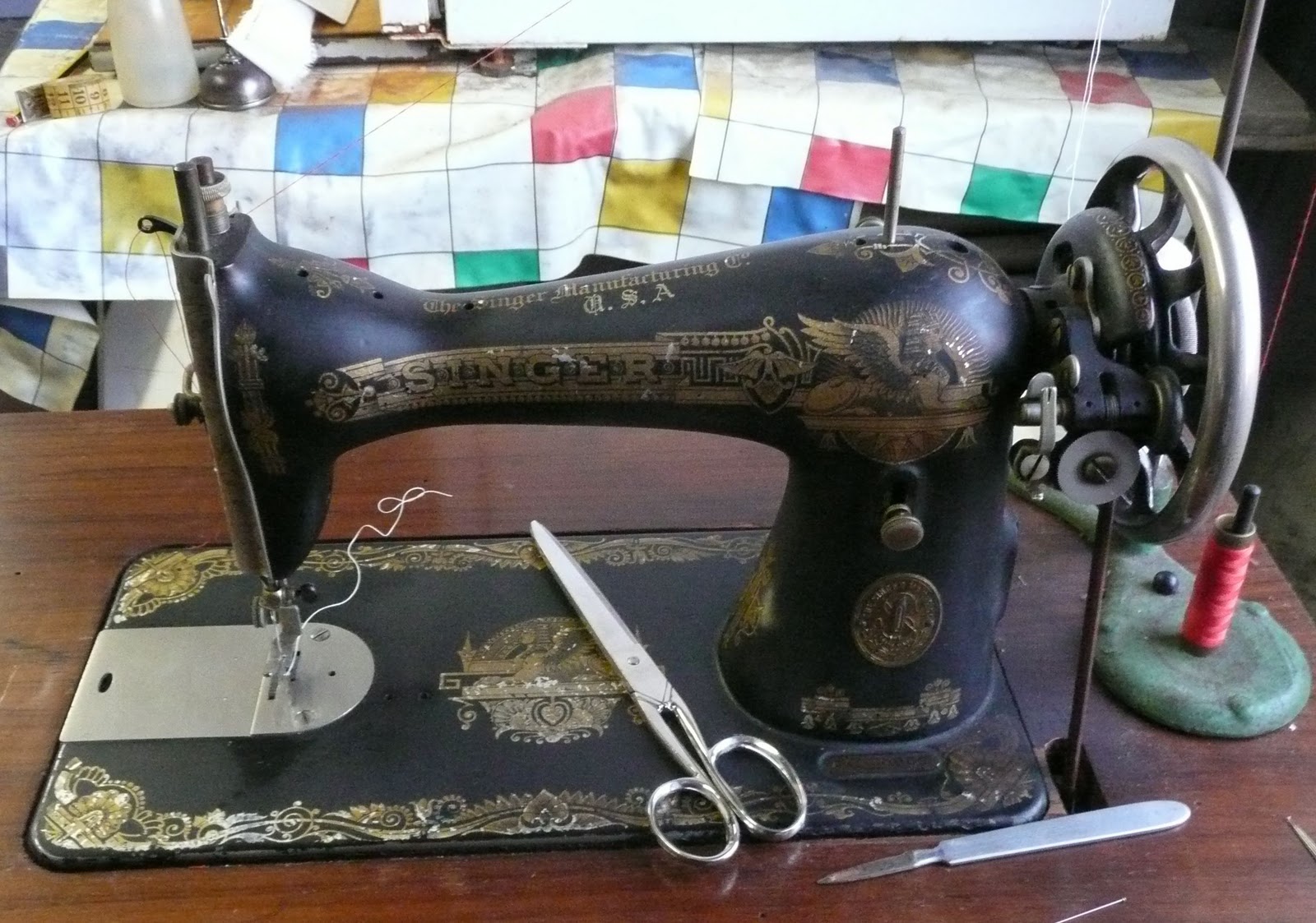 The Catalan Way How to use a Treadle Sewing Machine