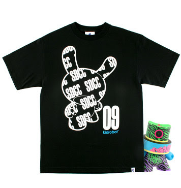 San Diego Comic Con 2009 Exclusive Kidrobot Dunny T-Shirt & Free 6 Inch Series 2 Golden Ticket Toofly FatCap