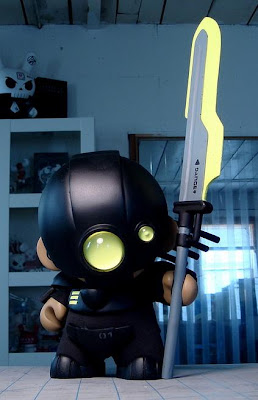 La Muerte Negro Custom Munny Vinyl Figure by Huck Gee