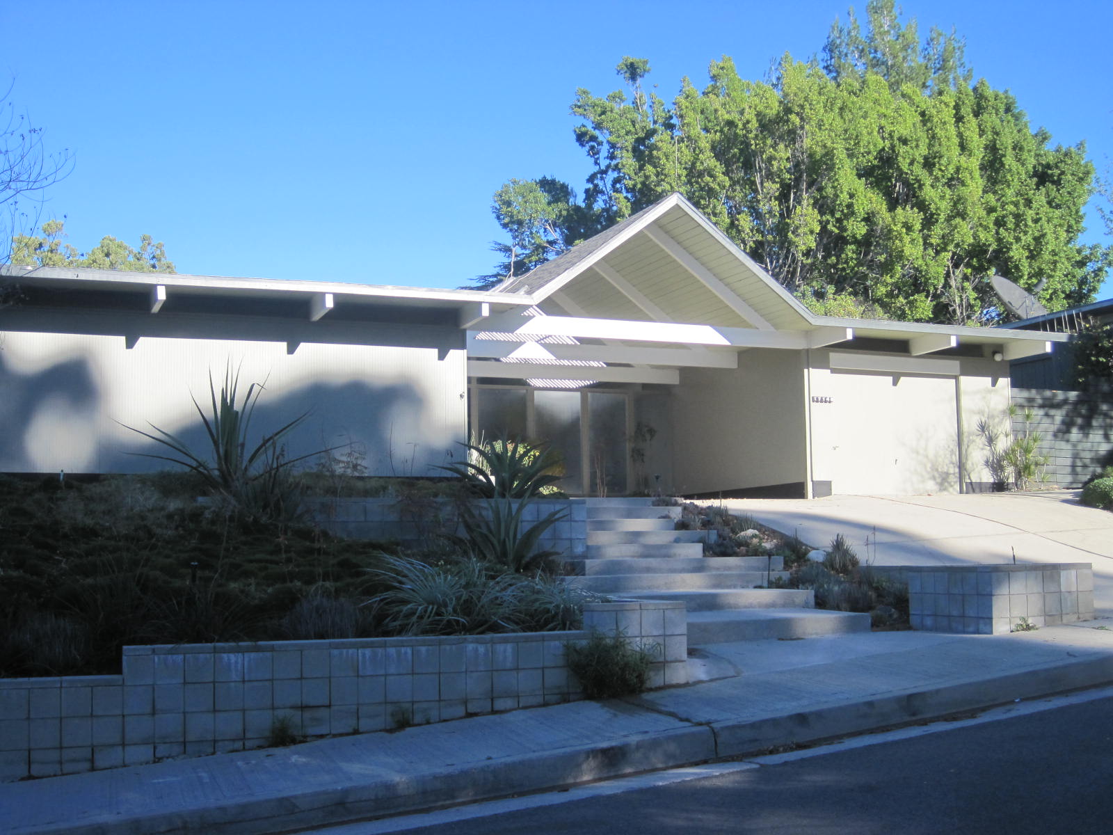 Rhan Vintage. Mid Century Modern Blog. Joseph Eichler Tract, Granada