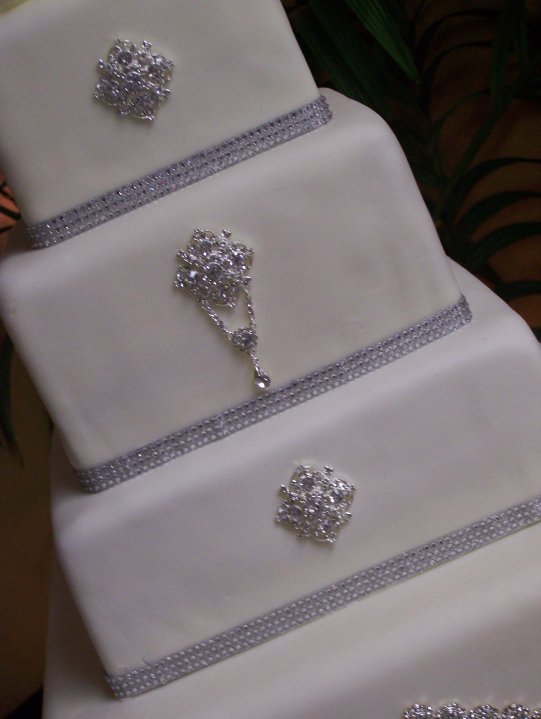 Diamond broaches made this cake really sparkle