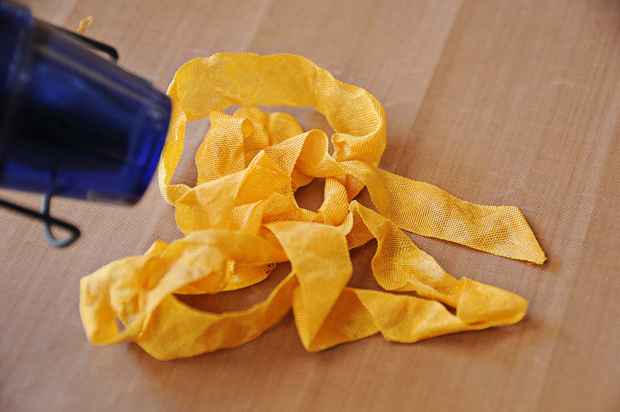 What A Beautiful Mess ***How to Hand Dye Vintage Seam Binding Tutorial***