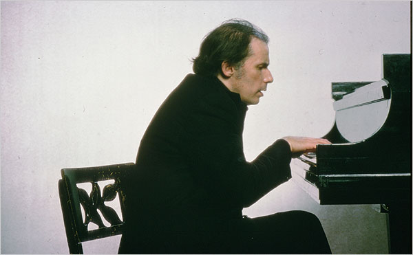 http://1.bp.blogspot.com/_eUdLyDsK23c/S7fWFROCHbI/AAAAAAAAAk4/3iyoNKXBsSQ/s1600/Glenn+Gould+02.jpg