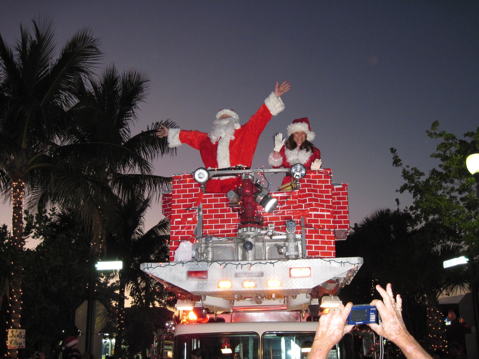 Lauderdale By The Sea Christmas Tree Lighting 2024 Marta Rhiamon