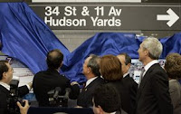 Placa inaugurada en Times Square que indica la futura terminal de la línea 7