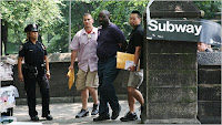 Darius McCollum en el momento de abandonar arrestado la estación de Columbus Circle © 2008 The New York Times