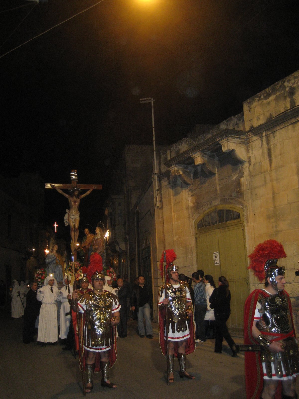 [pask_procession_II.JPG]