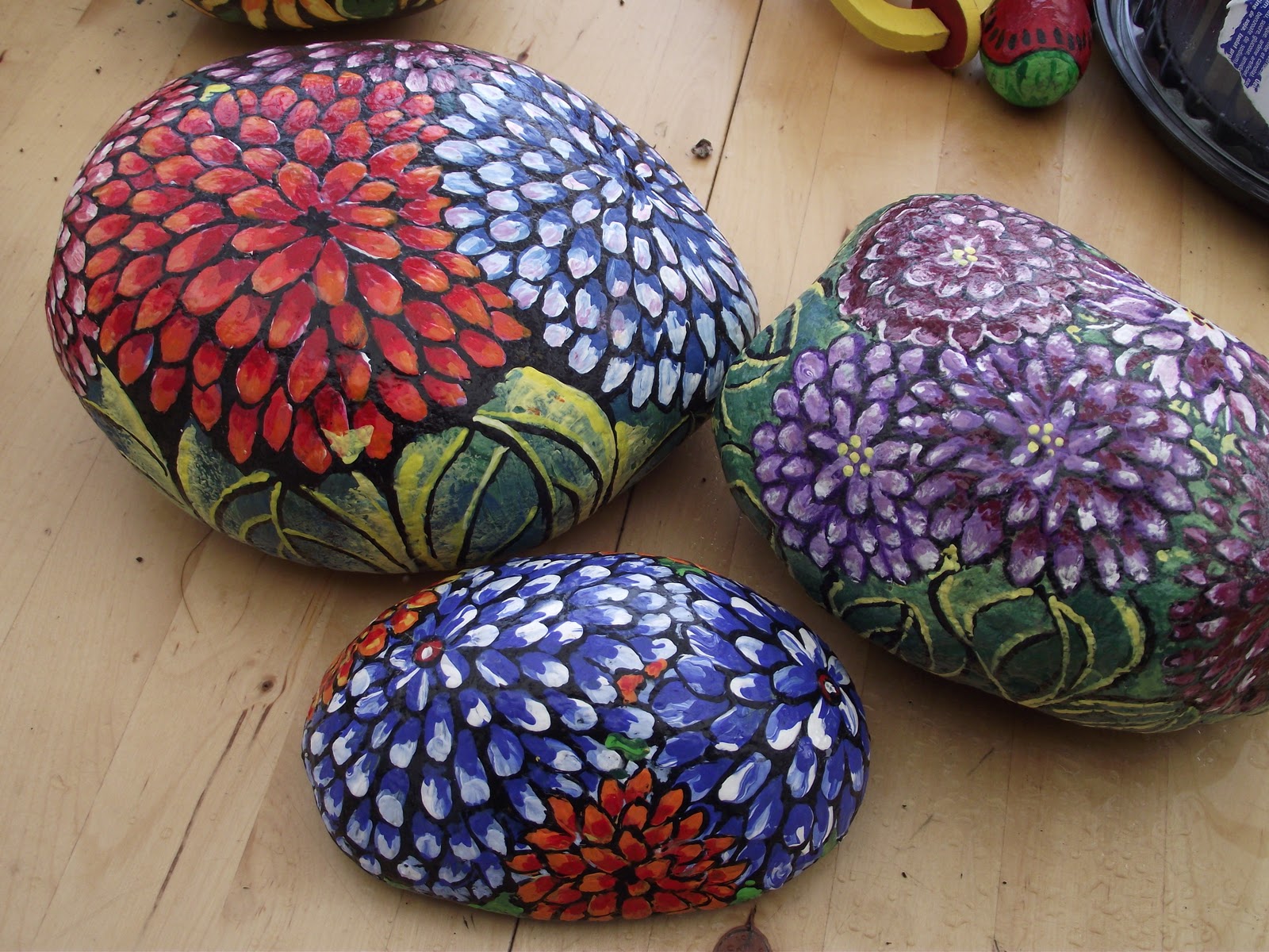 Rose-Reta's Art: PAINTED ROCKS! Flowers that need no care, never die
