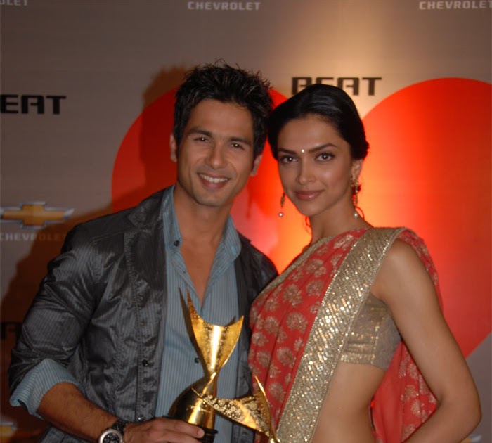 Bollywood Movies Events News Gossips Hot Deepika Padukone Shahid Kapoor Affair Dating News Gupshup And, it's to deepika padukone's credit, who one is not used to seeing in this manner, that her malti grows on you and somewhere down the road you cease to notice the chhapaak. bollywood movies events news gossips blogger