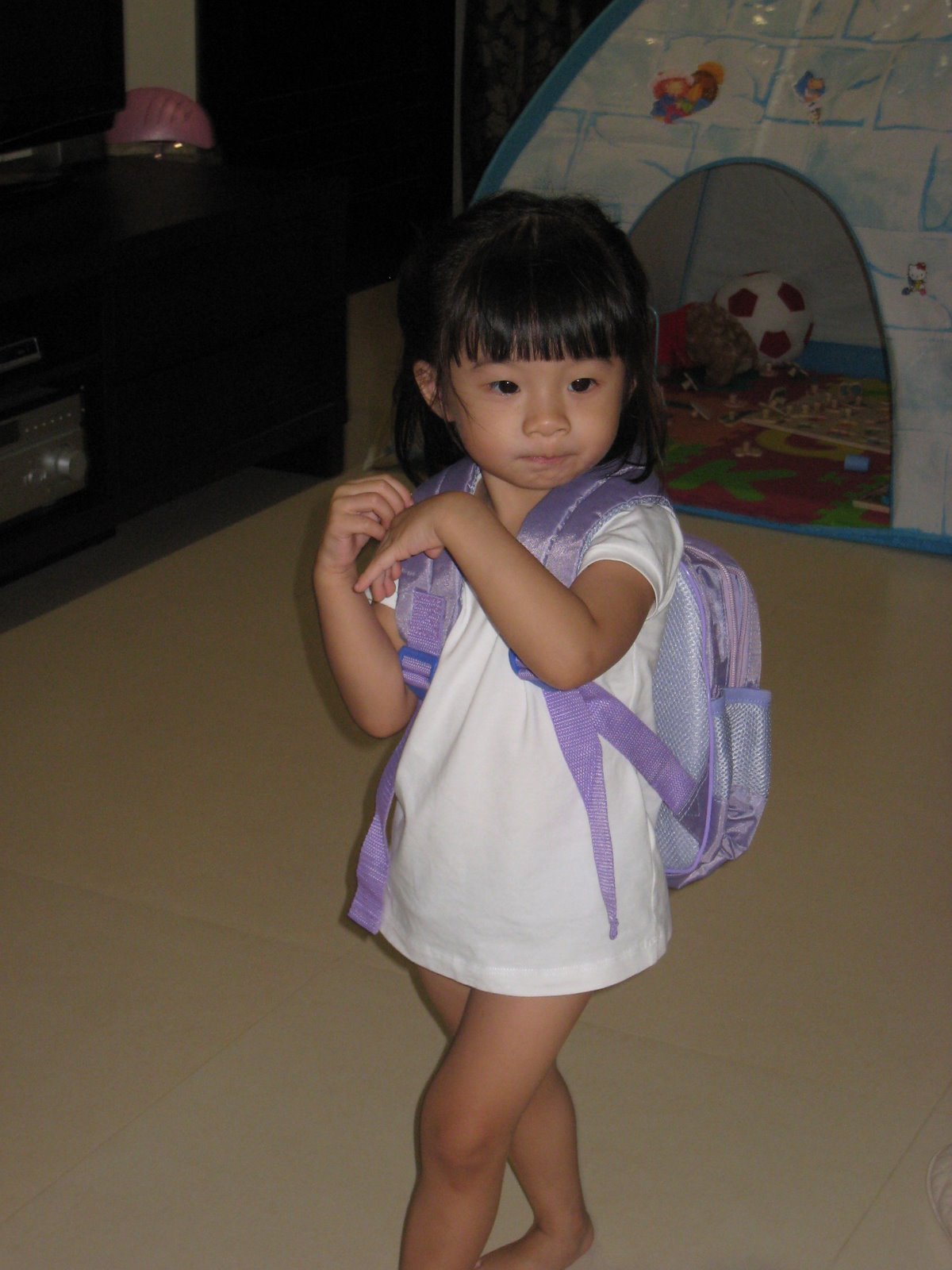 [Carrying+the+Barney+bag+at+home.JPG]