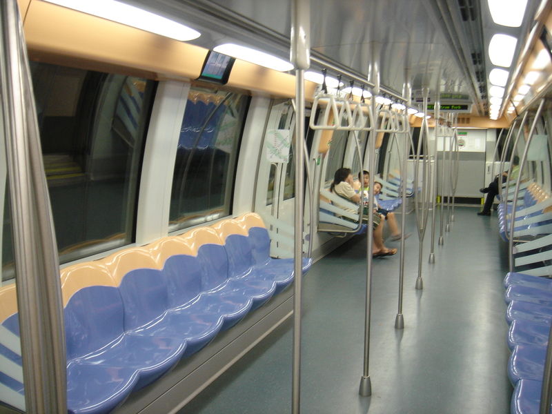 [Singapore_mrt_train2.jpg]