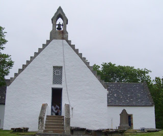 Painting St. Andrew's church in Tongue