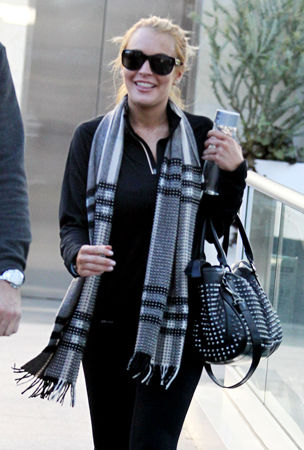Did Lindsay Lohan Steal A $5K Piece Of Jewelry?