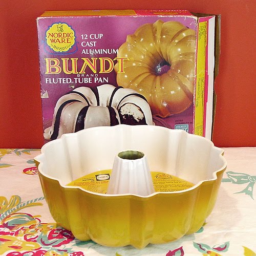 Vintage Nordic Ware Heavy Duty Fluted Bundt Cake Pan YELLOW 12 Cup w/Box