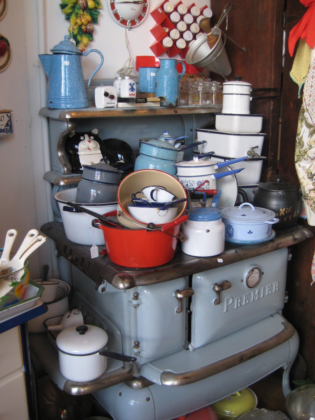 C. Dianne Zweig - Kitsch 'n Stuff: Buying Vintage Enamel Cookware, Bakeware,  Ovenware And Roasting Pans