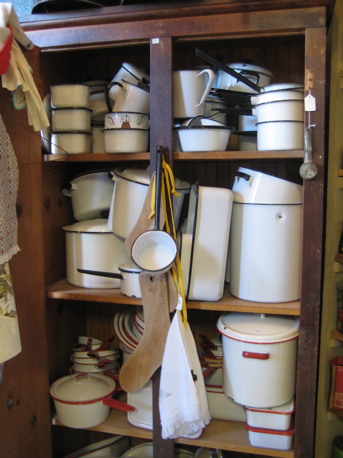 C. Dianne Zweig - Kitsch 'n Stuff: Buying Vintage Enamel Cookware, Bakeware,  Ovenware And Roasting Pans