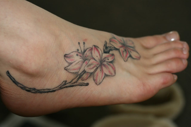 cute heart tattoos. cute tattoos on your foot.