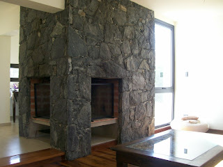 Delera Piedras: Revestimiento Hogar en piedra negra