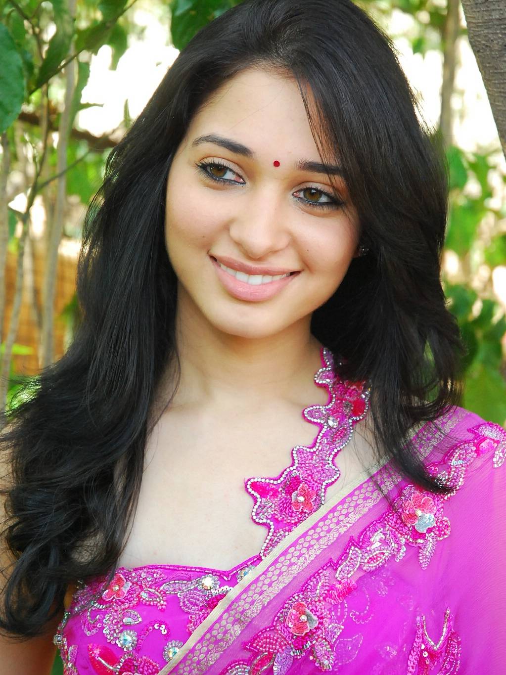 Download this Cute Actress Hot Photos picture