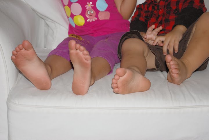 [hippyfeet.jpg]
