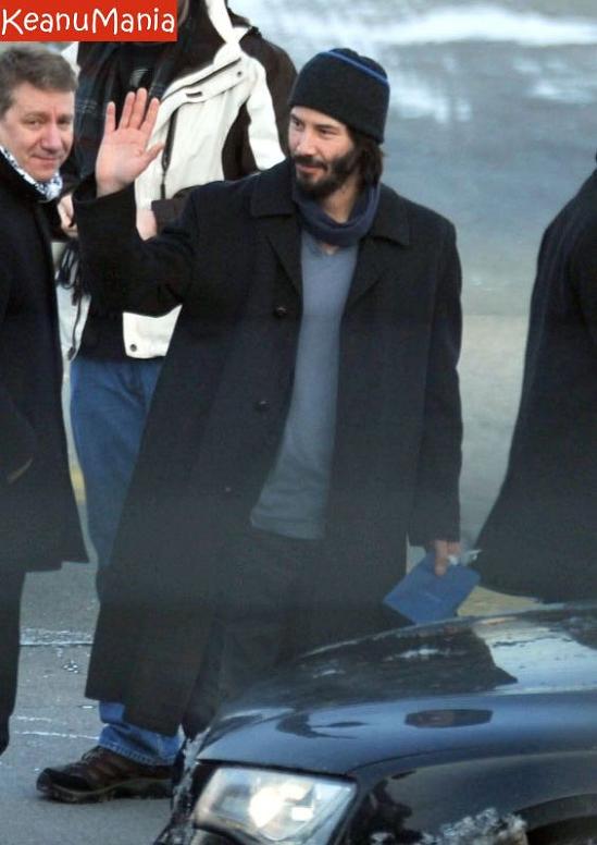 KEANEWS Keanu Reeves gives a warm farewell to their new Polish friends