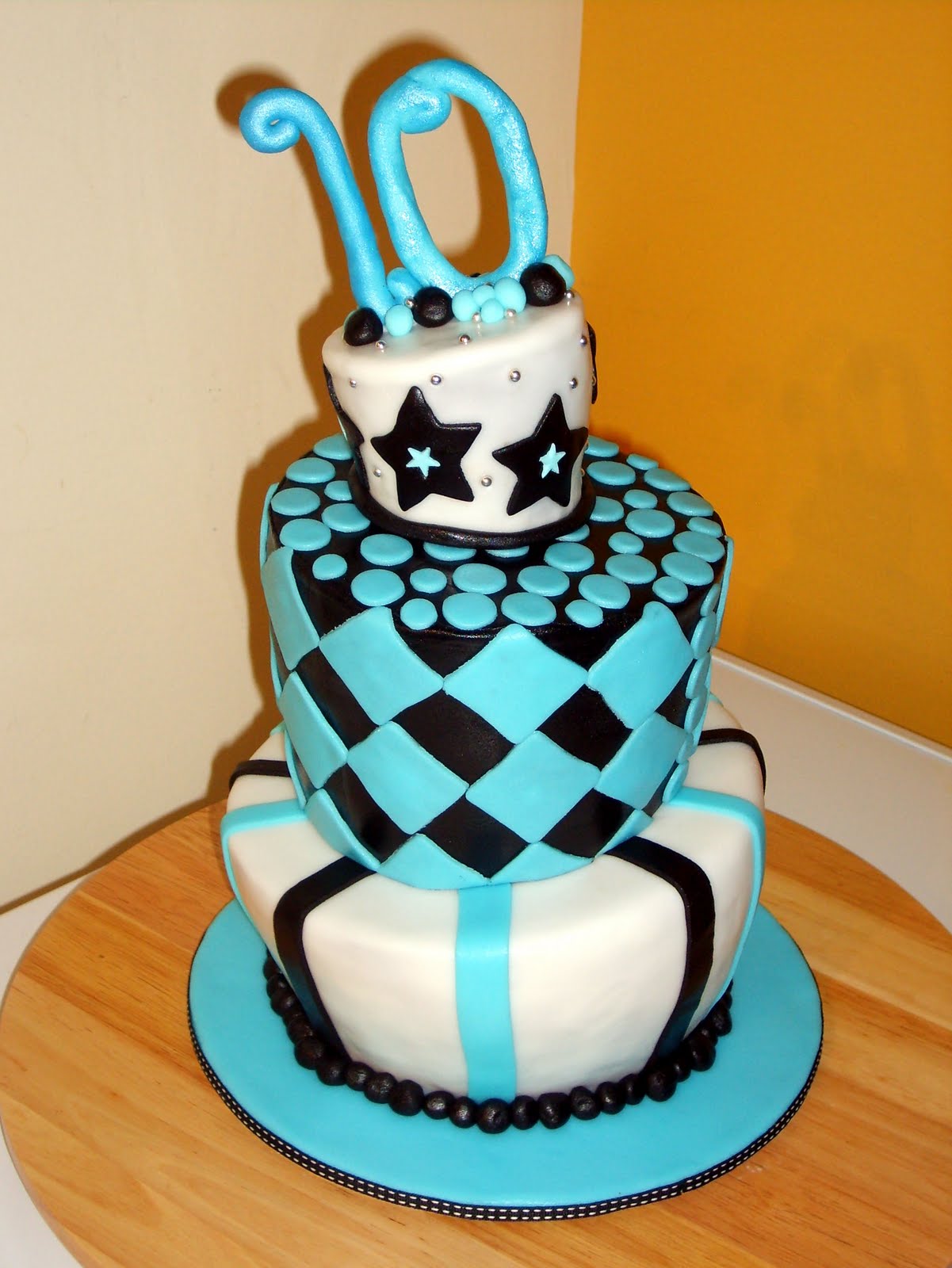Caketopia Nat�s 10th Birthday Madhatter Cake