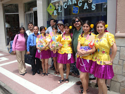 GRUPO DE ESCRITORES CON CHAPAQUITAS.