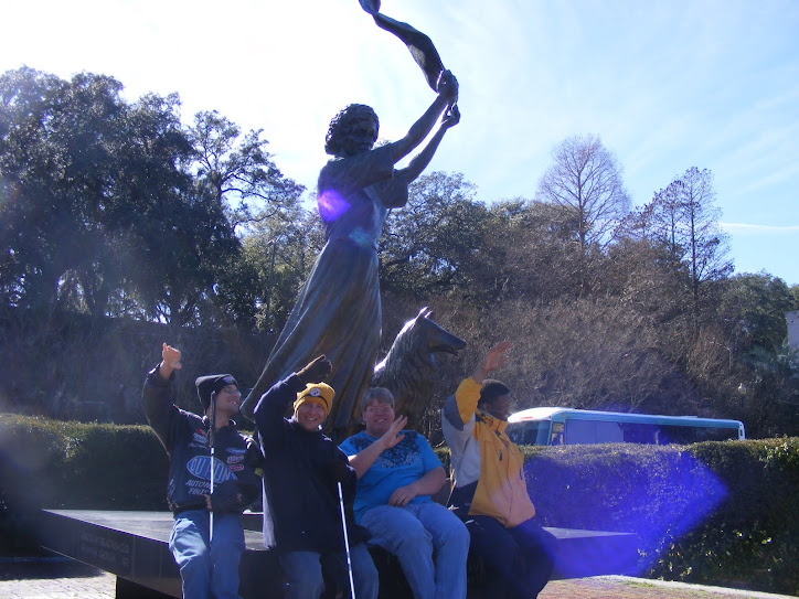 Waving Girl in Savannah