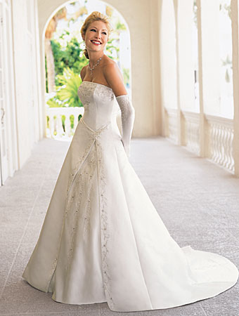 The white is always the higher favorite for dresses of marriage by exclusive