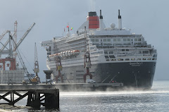 QM2 in Lisbon 2009-05-23