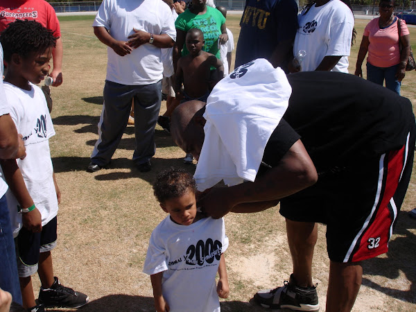 Mr. Brandon Jacobs- NY GIANTS signing autographs for the kids