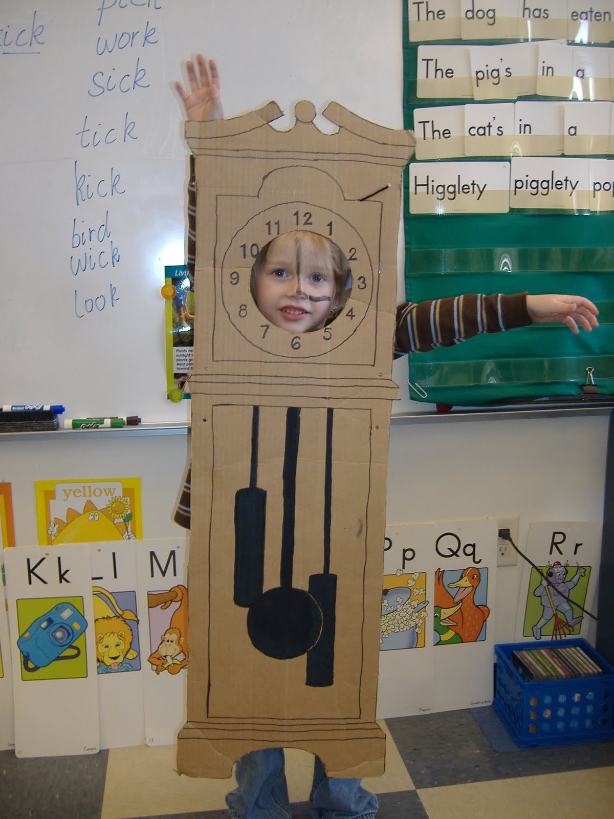 clock costume Google Search Nursery rhyme costume, Nursery rhymes