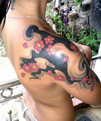 Traditional Japanese tattoo. Posted by dewi at 7:14 AM