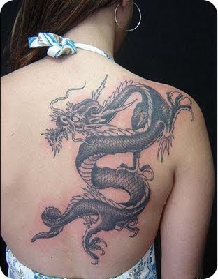 tatuagem nas costas masculina.  olhem que bonitas essas tatuagens de dragão femininas e masculinas.
