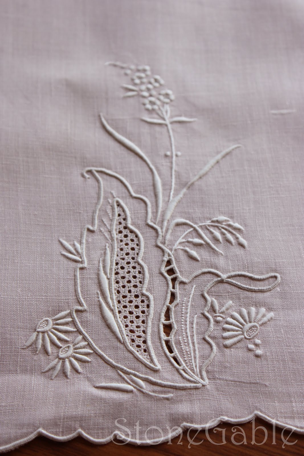 StoneGable Vintage Tea Towel Pillow Tutorial