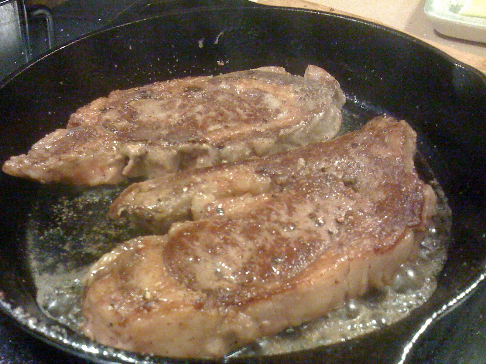 searing steak cast iron skillet
