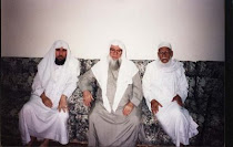 Al Mukarram Syeikh Sa'dudin Murad (tengah)