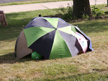Fort Umbrella~all the kids are inside.