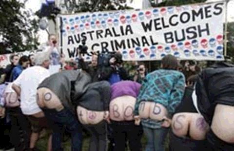 [Bush.+Bienvenido+criminal+a+Australia.bmp]