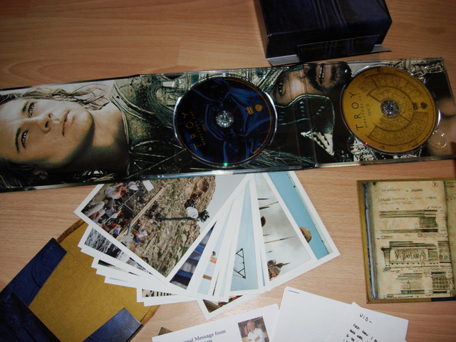 [Troy-Director-Cut-Ultimate-Collector-Edition-detail-2.jpg]
