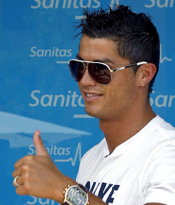 Wallpaper Cristiano Ronaldo: Joining Cristiano in the dressing room